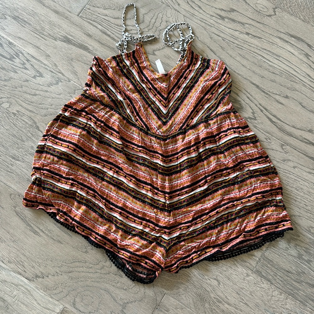 Xhilaration cami style strap romper with pockets